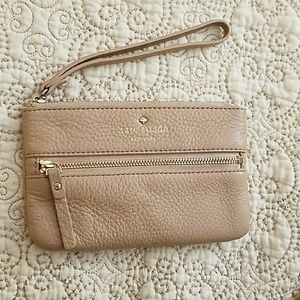 Kate Spade wristlet ♠